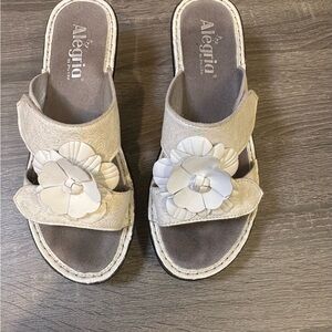 Alegria Women's Floral Sandals Size 7-7.5 off white